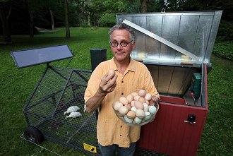 loghud.com - New Front Yard Coop lets chickens roam freely &mdash; and safely &mdash; around your yard
